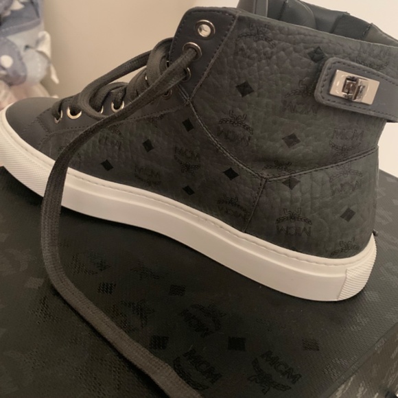 MCM Sneaker - Picture 2 of 4